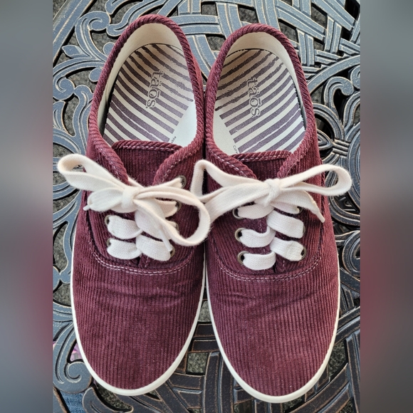 Taos Women's Guest Star Sneakers Size 8 - Picture 2 of 9